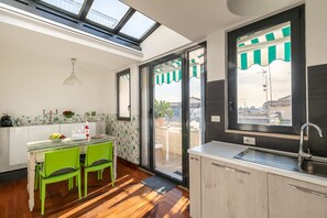 Fridge, microwave, oven, stovetop