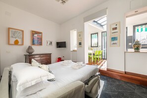2 chambres, fer et planche à repasser, accès au Wi-Fi (inclus)
