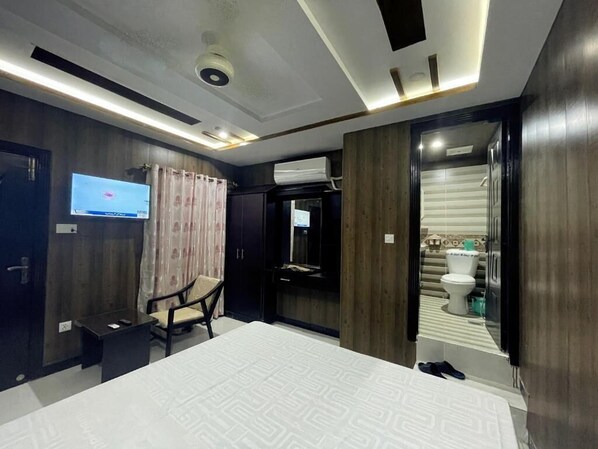 Deluxe Double or Twin Room | Free WiFi - Oriole Guest House (Islamabad)