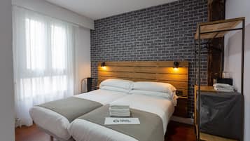 Habitación con 2 camas individuales | Wifi gratis y ropa de cama