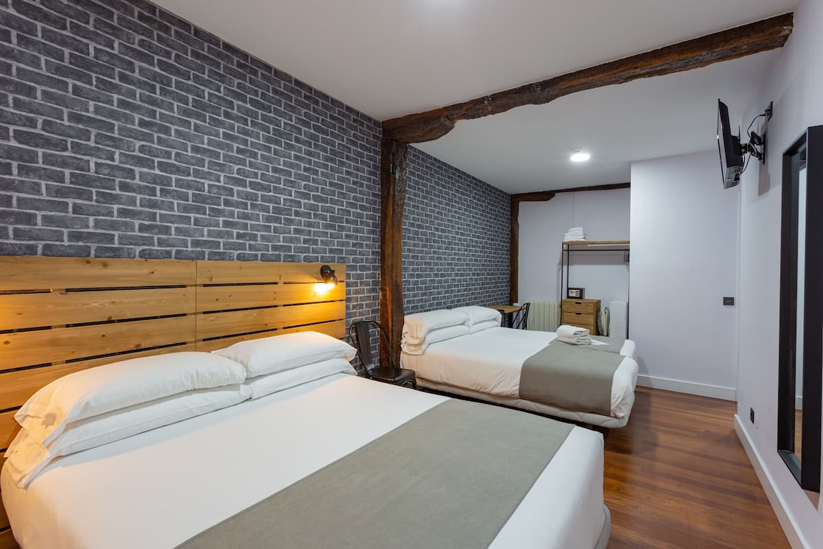 Family Quadruple Room | Free WiFi, bed sheets