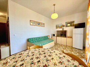 Interior - Cozy apartment with terrace (Porto Santa Margherita)