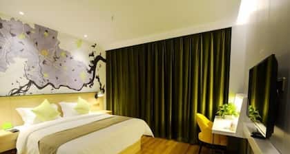 Vatica Huanggang Luotian County City Square Hotel