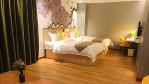 A modern hotel room with a large bed, a desk, and a chair. - Vatica Huanggang Luotian County City Square Hotel (Huanggang)