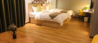 Vatica Huanggang Luotian County City Square Hotel
