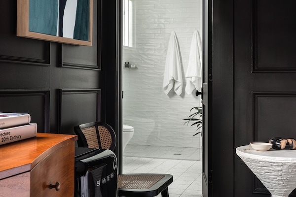 Luxury Tek Kişilik Oda (Oxford Suite) | Ayrı ayrı dekore edilmiş, ayrı ayrı döşenmiş, güneşlik/perde