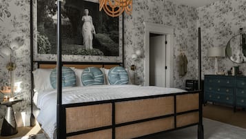 Luxury Single Room (Juliette Suite) | Individually decorated, individually furnished, blackout drapes