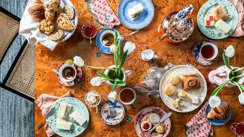 Daily buffet breakfast (USD 12 per person)