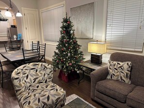 TV, fireplace, video games, offices - 31-3 Nothin But Blue Spacious Upscale w/Indoor/Outdoor Pool and Splash Pads. Nea (Branson)