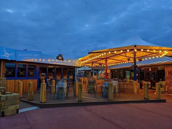 Cabin | Property grounds - Family Friendly - Sleeps4 - Close To Nature (Rhyl)