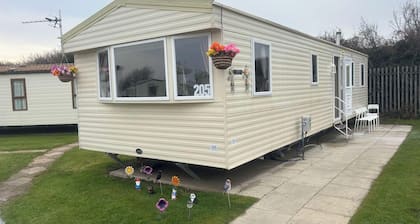 Family Friendly - Sleeps4 - Close To Nature