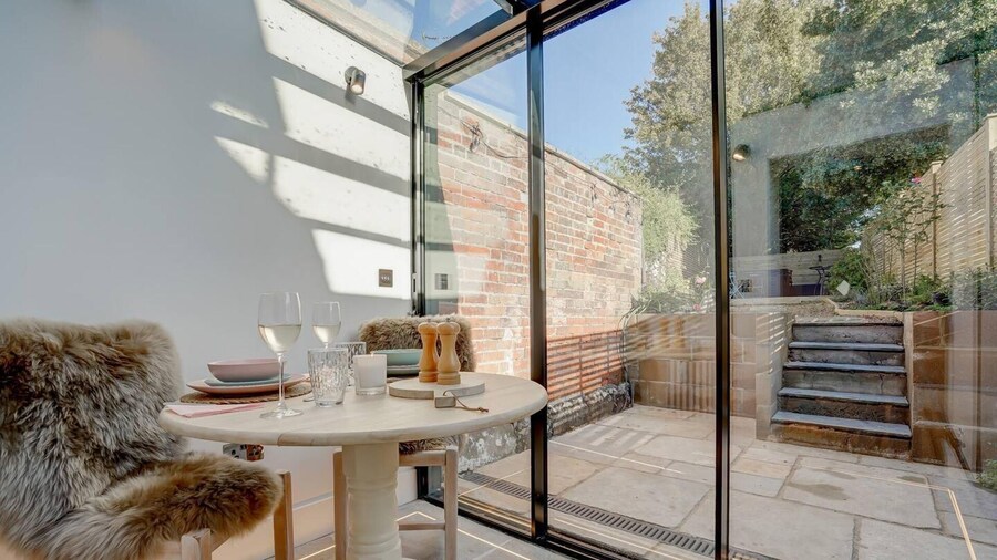 1 Bed Cottage Sleeps 2 With Hot Tub & Pets Welcome