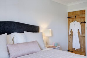 Cottage | 1 bedroom, iron/ironing board, free WiFi, bed sheets - 1 Bed Cottage Sleeps 2 With Hot Tub & Pets Welcome (King's Lynn)