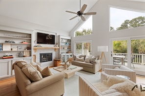 Smart TV, books, music library, stereo - Gorgeous lagoon view, easy beach access, 2 masters (Kiawah Island)