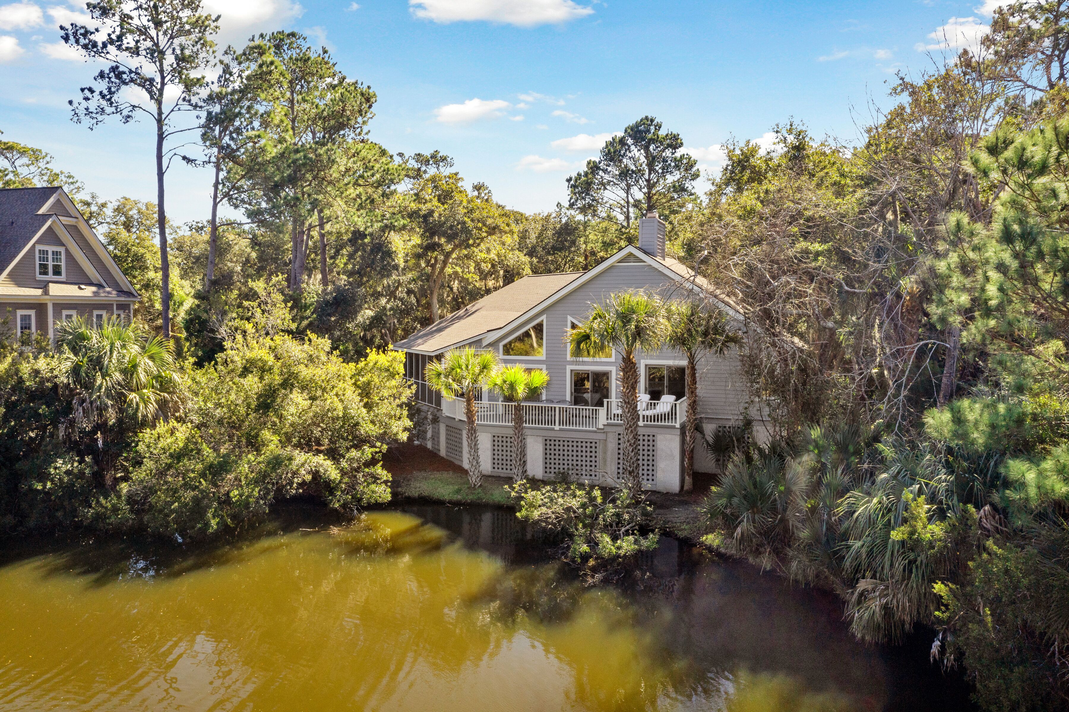 Gorgeous lagoon view, easy beach access, 2 masters