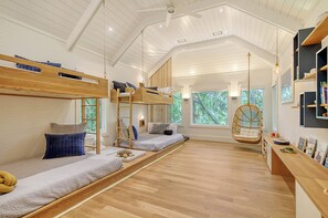 5 bedrooms, desk, iron/ironing board, free WiFi