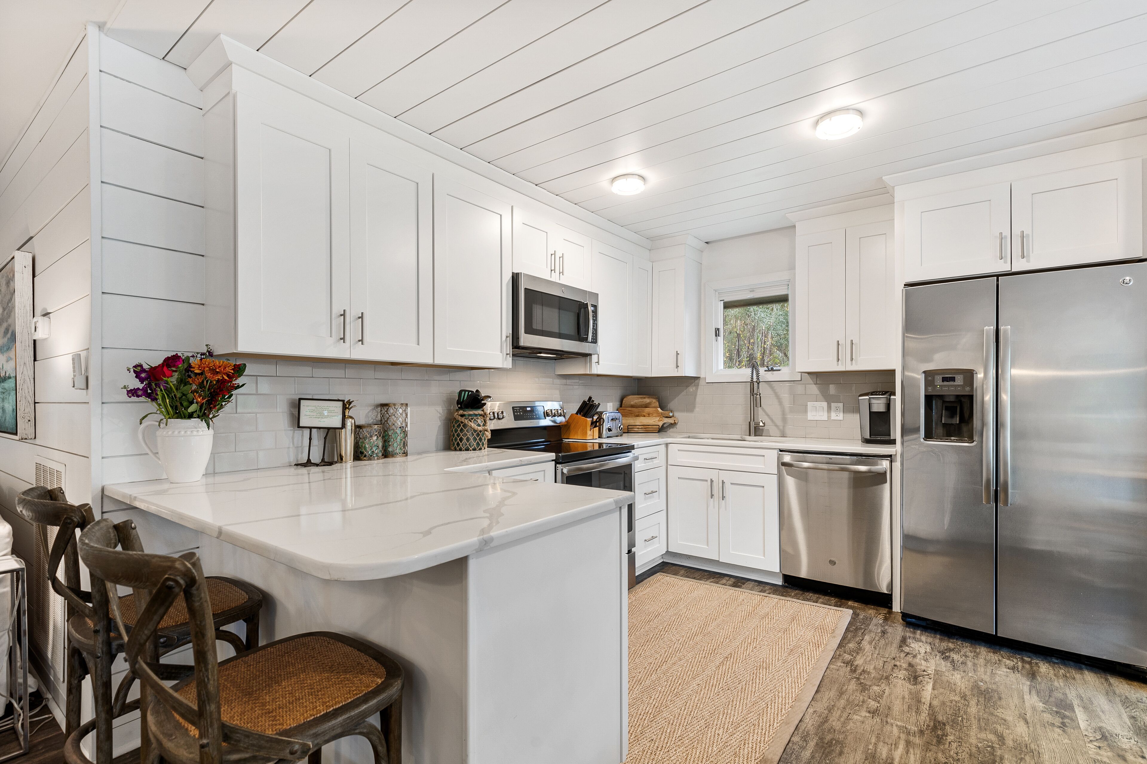 Refrigerador, microondas, horno y parrilla de estufa 