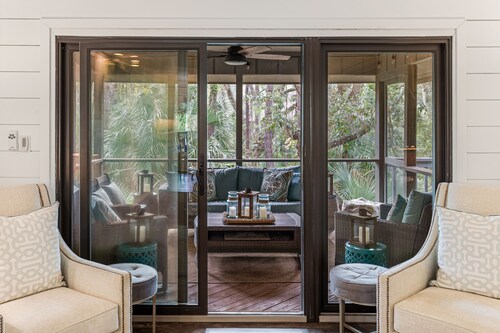 Stunning remodeled cottage, central location!