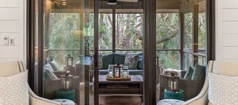 Stunning remodeled cottage, central location!