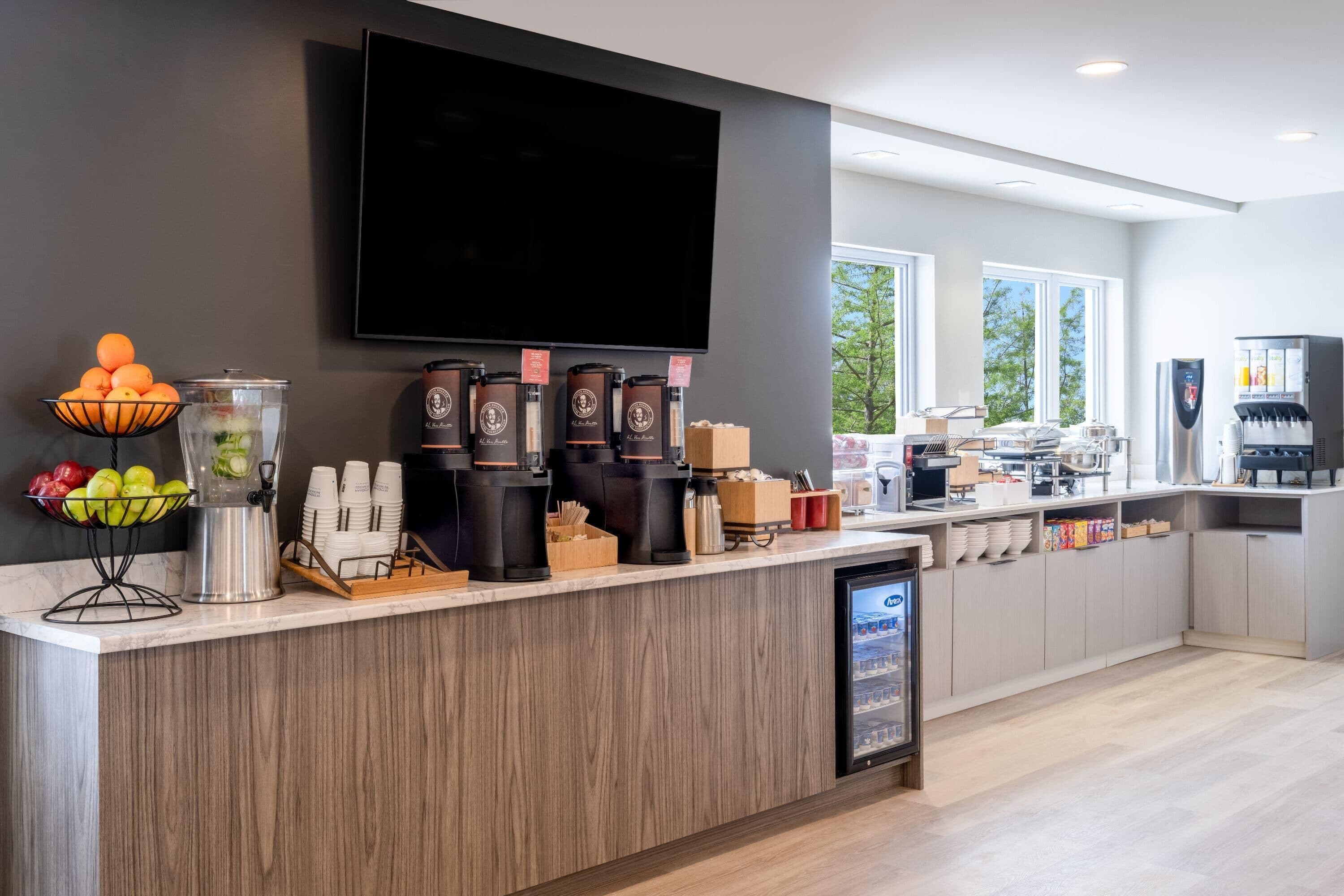 free daily continental breakfast