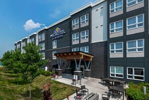 Exterior - Microtel Inn & Suites by Wyndham Kanata Ottawa West (Ottawa)