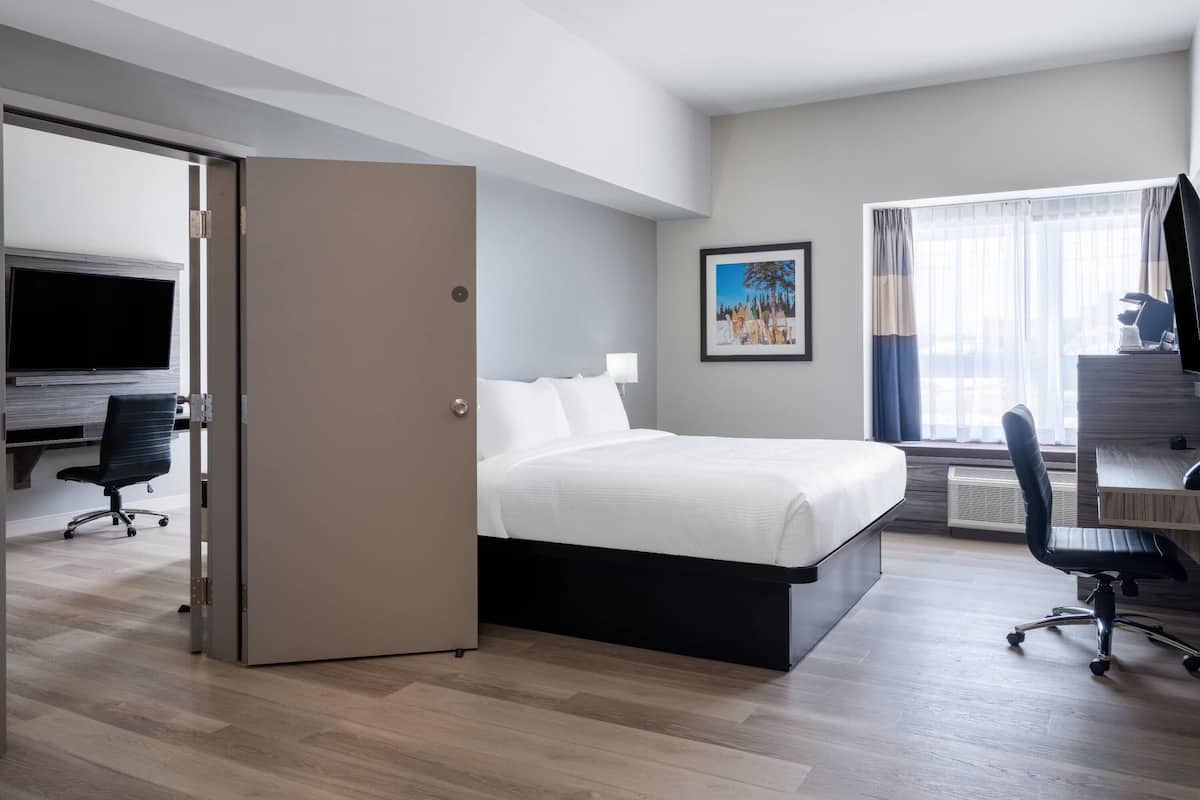 Suite, 1 trĂšs grand lit, non-fumeurs | Bureau, espace de travail pour ordinateur portable, Wi-Fi gratuit