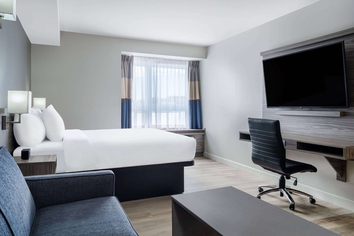 Desk, laptop workspace, free WiFi, bed sheets