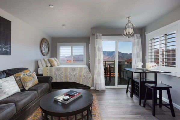 TV, fireplace, offices