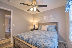 3 habitaciones, tabla de planchar con plancha y cuna de viaje