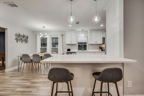 Fridge, microwave, oven, stovetop - Two Game Rooms with Hot Tub (Lewisville)