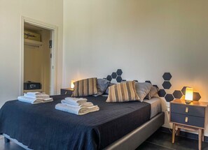 5 bedrooms, free WiFi, bed sheets