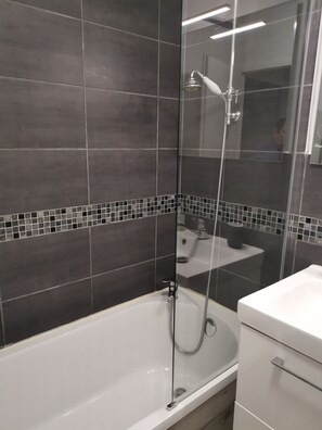 Bathtub