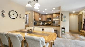 Condo, 2 Bedrooms | Dining
