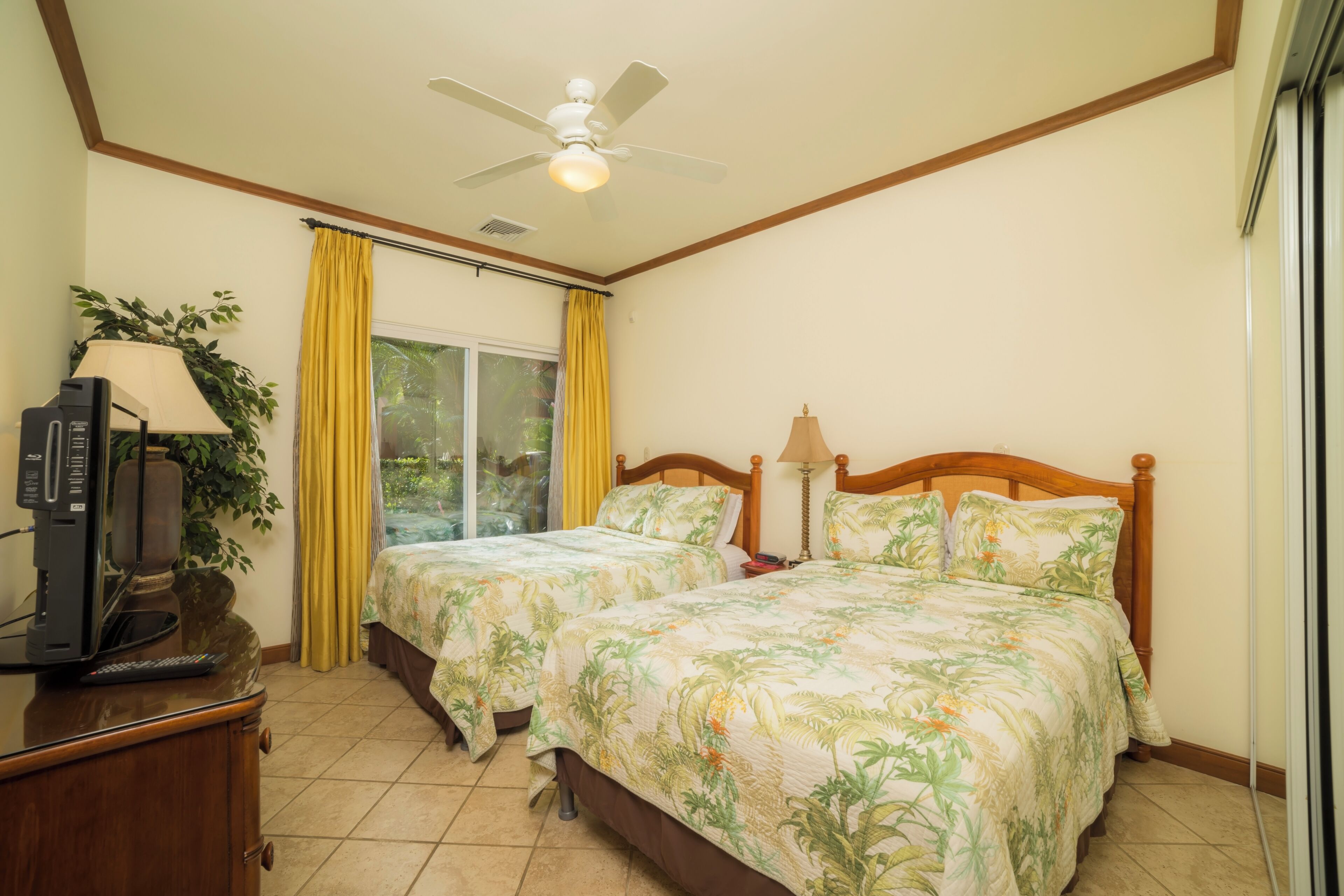 2 habitaciones, tabla de planchar con plancha, internet y ropa de cama 