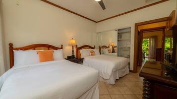 2 bedrooms, iron/ironing board, internet, bed sheets