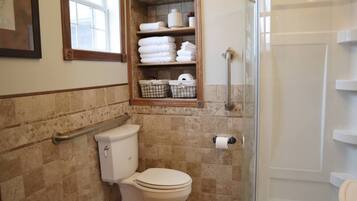 Dusche, Haartrockner, Handtücher