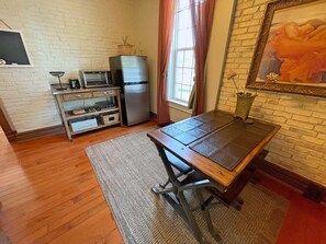 Interior - Charming Downtown Victorian: Studio (Traverse City)