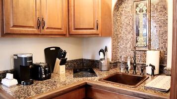 Refrigerador, microondas, horno, cafetera/tetera