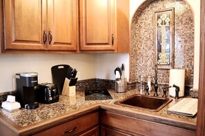 Frigorífic, microones, forn i cafetera i tetera 