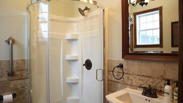 Ducha, secador de pelo, toallas