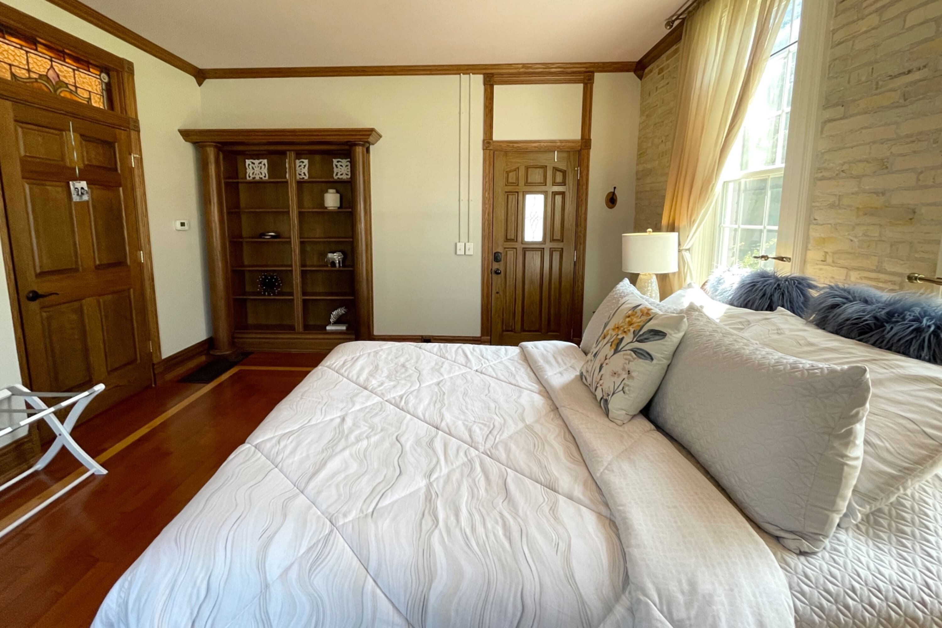 1 多间卧室、熨斗/熨衣板、WiFi、床单