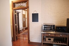 Interior - Charming Downtown Victorian: Studio (Traverse City)