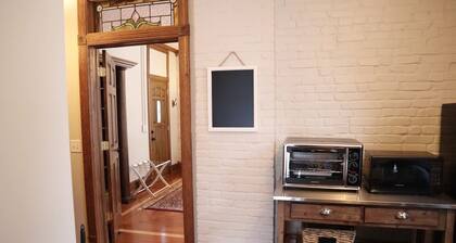 Charming Downtown Victorian: Studio