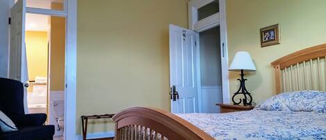 1 bedroom, iron/ironing board, WiFi (free), bed sheets