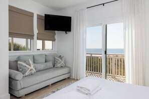 4 bedrooms, iron/ironing board, internet, bed sheets