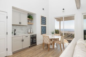 Interior - Humphrey's Hideaway - Stunning Design - Beachfront Folly (Folly Beach)