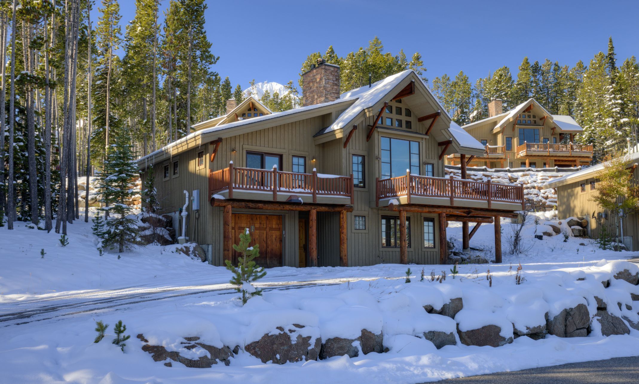 Big Sky Vacation Rentals: Moonlight Mountain Home 3 Coyote Bluff