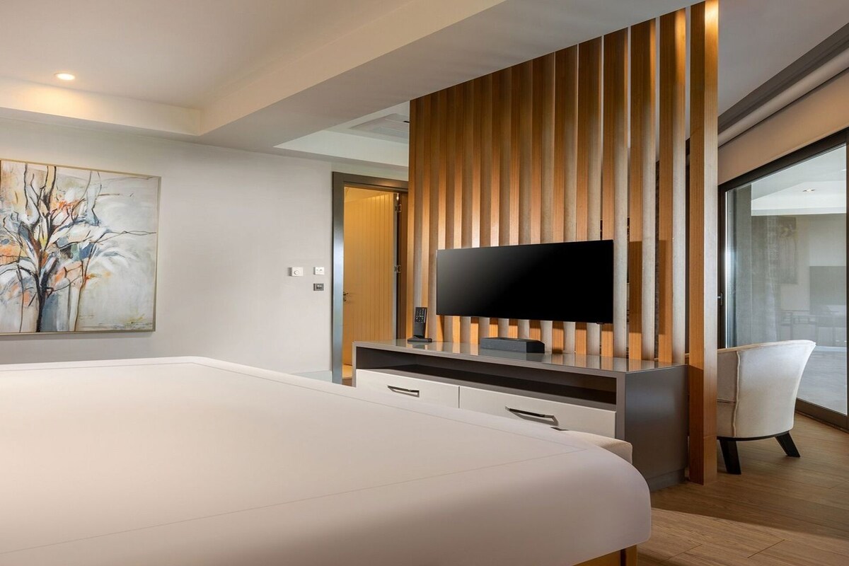 Premium bedding, Select Comfort beds, minibar, in-room safe