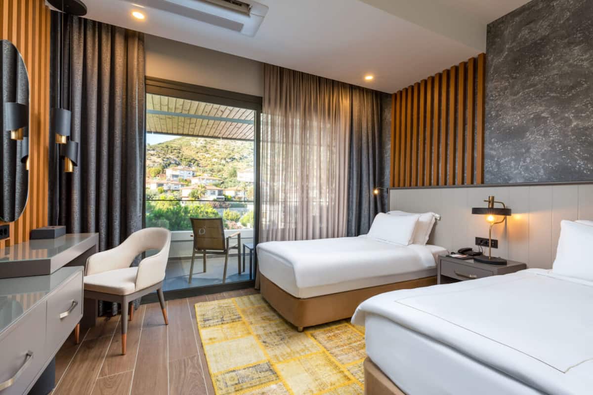 Comfort Room Main Building Land View