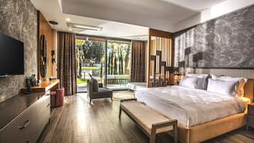 Large Deluxe Room with Garden Terrace | Premium bedding, Select Comfort beds, minibar, in-room safe